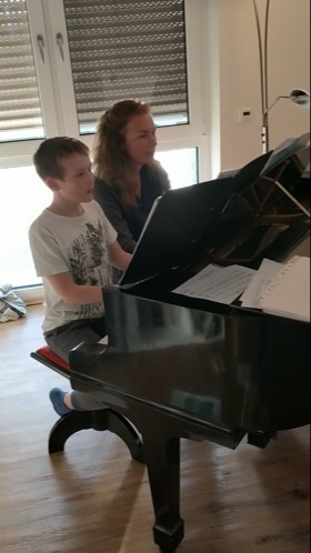 Carola und Jacob Klavier 2.jpg
